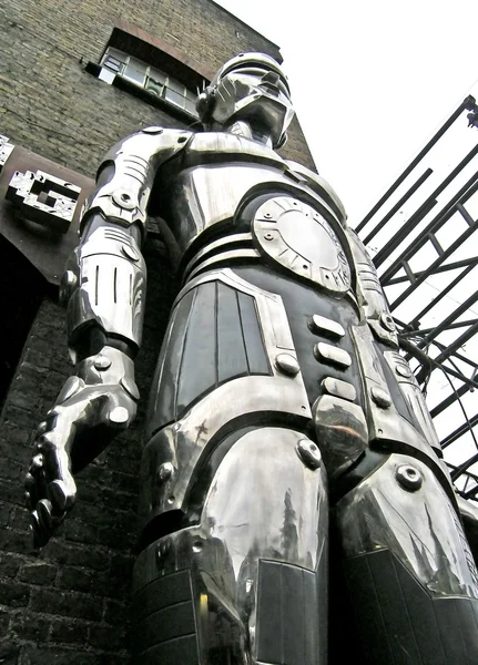 Camden 자물쇠 시장, 런던에 큰 로봇 로열티 프리 스톡 이미지