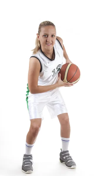 Atractiva jugadora de baloncesto femenina — Foto de Stock
