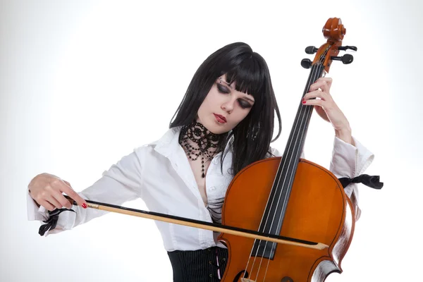 有吸引力的女孩演奏大提琴的肖像 — 图库照片
