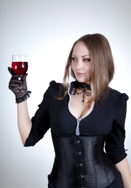 Şehvetli kadın şarap ile — Stok fotoğraf