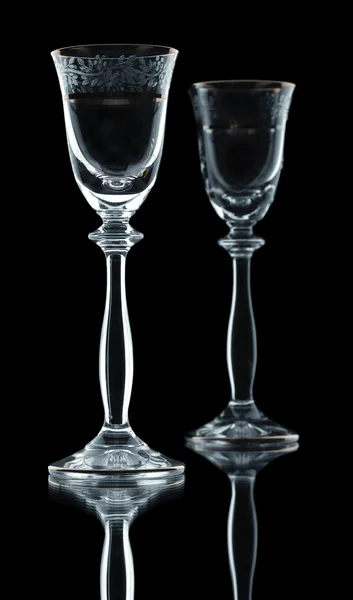 Dois emty wineglass em um fundo preto — Fotografia de Stock