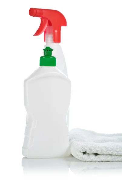 Бутылки и полотенце — стоковое фото