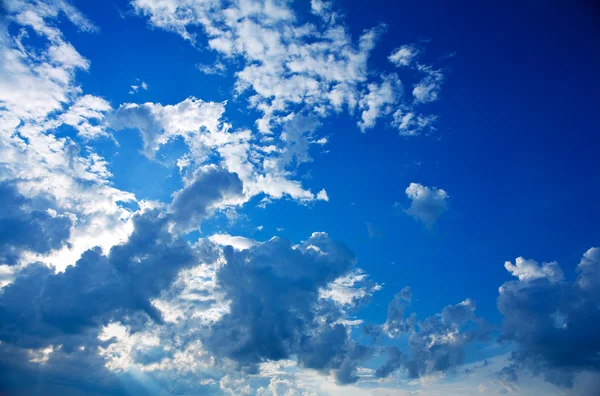 Kék felhős ég — Stock Fotó