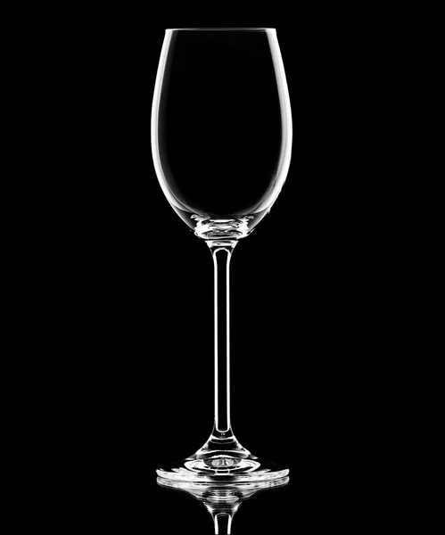 Wijnglas op een zwarte achtergrond — Stockfoto