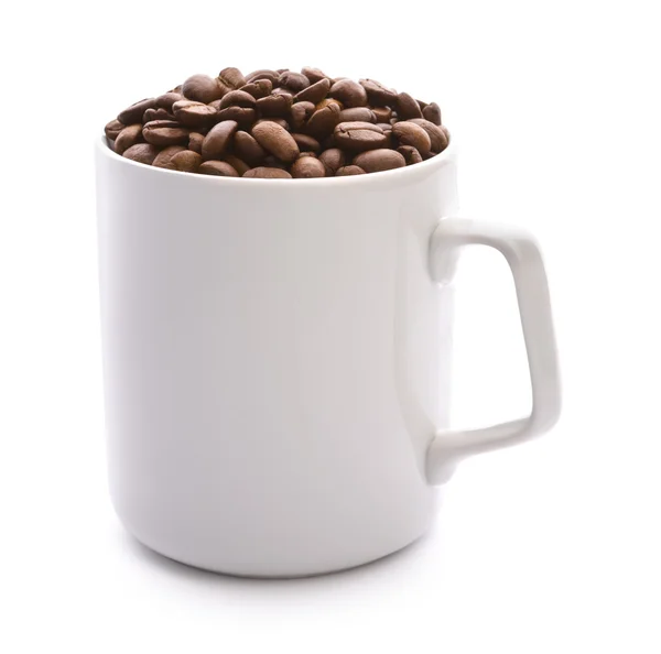 Caneca branca com grãos de café — Fotografia de Stock