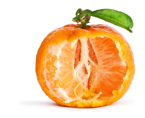 Tangerine with leaf isolated — Stock Photo, Image