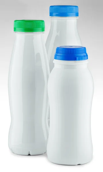 Tre bottiglie bianche su fondo bianco — Foto Stock