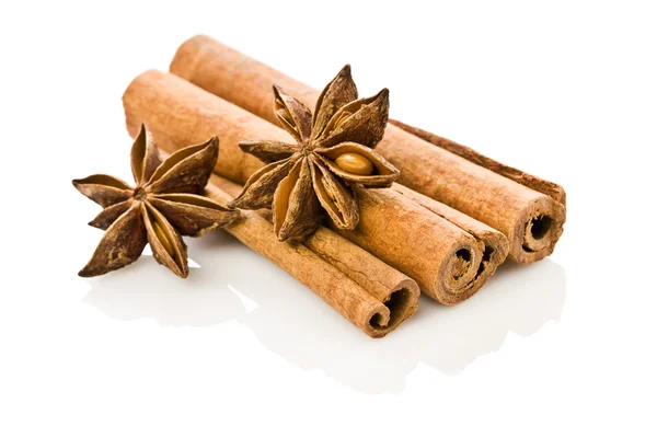 Anice and cinnamon isolated — Stock Photo, Image
