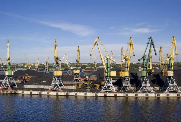 Industriefrachthafen — Stockfoto