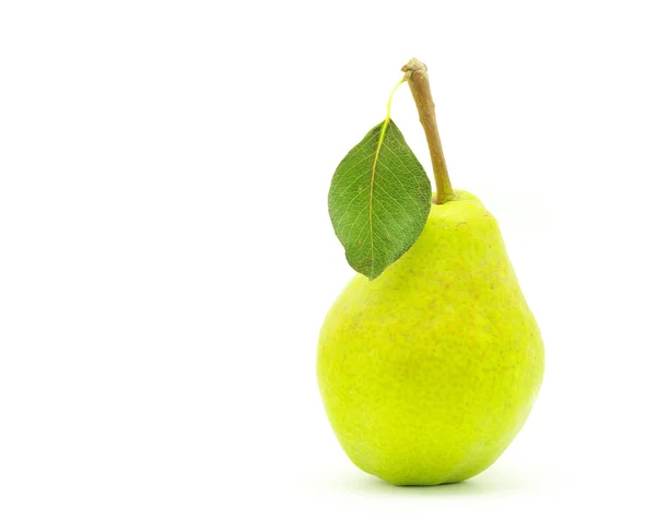 Gröna päron med blad — Stockfoto