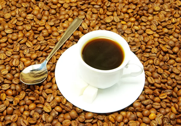 Witte beker met koffie — Stockfoto