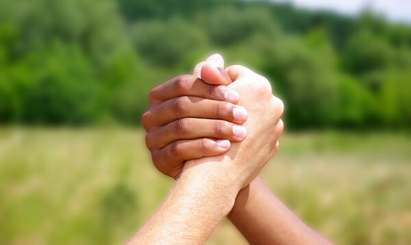 Рука об руку
