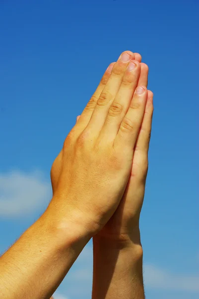 Руки в молитві — стокове фото