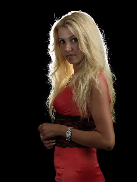 Heiße Blondine im roten Kleid — Stockfoto