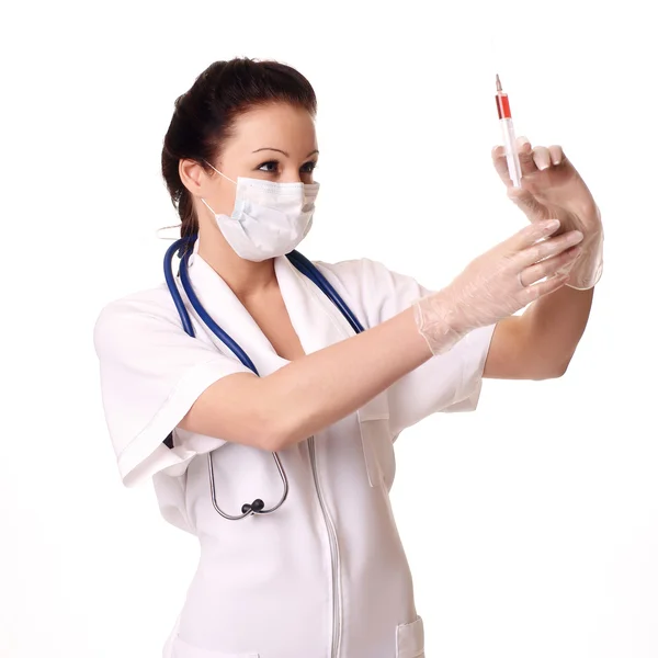 Leende läkare håller injektion — Stockfoto
