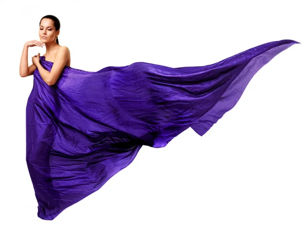 Vacker kvinna i lila lång klänning — Stockfoto