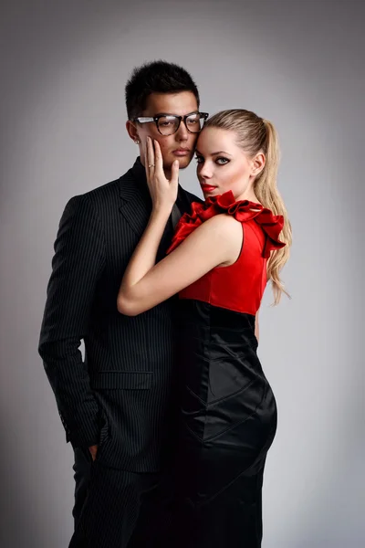 セクシーなファッションのカップル — ストック写真