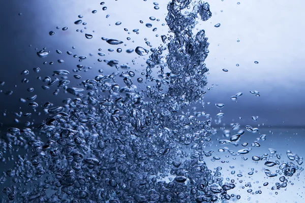 Пузырьки воздуха в воде — стоковое фото