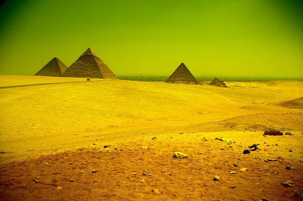 Grunge oude foto piramides in Egypte — Stockfoto