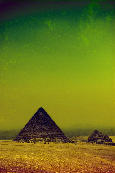 Grunge παλιά φωτογραφία πυραμίδες στην Αίγυπτο — Φωτογραφία Αρχείου