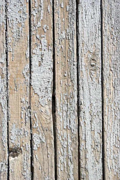 En bakgrund av väderbitna vit målat trä — Stockfoto