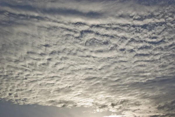 Ήσυχο ουρανό και τα σύννεφα — Φωτογραφία Αρχείου