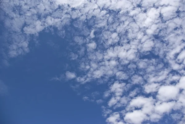 Klidné nebe a mraky — Stock fotografie