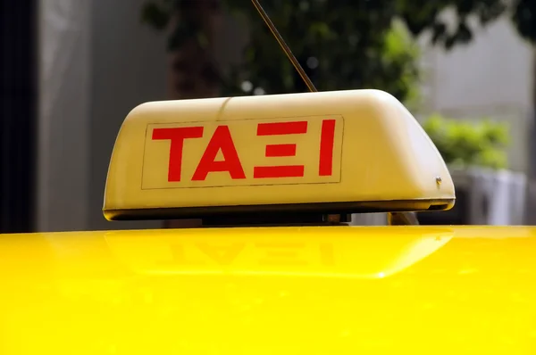 Sinal de táxi na língua grega — Fotografia de Stock