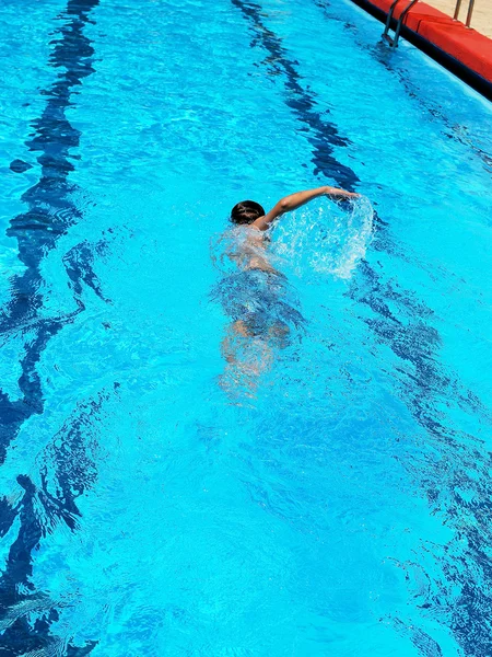 Garçon de natation — Photo