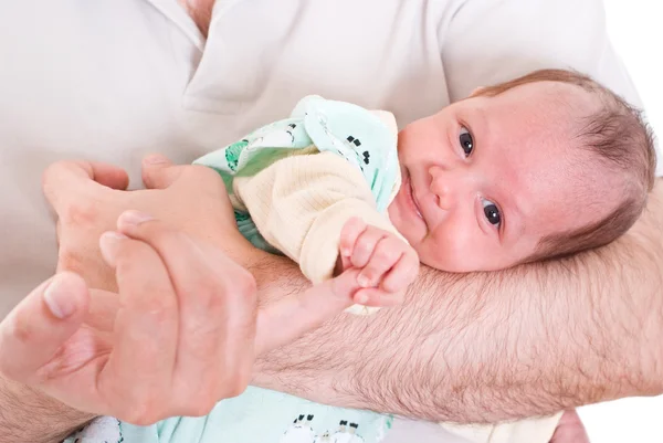 Молодий батько тримає новонародженого — стокове фото