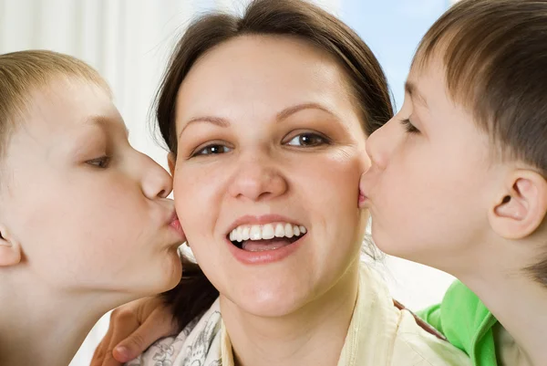 Little brothers kissing his mom — Stock Photo, Image