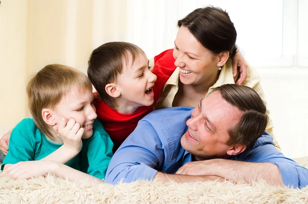 Laughing a family of four — Stock Photo, Image