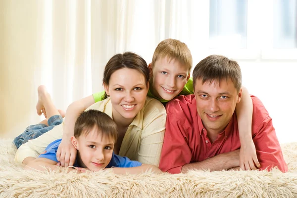Famiglia felice quattro — Foto Stock