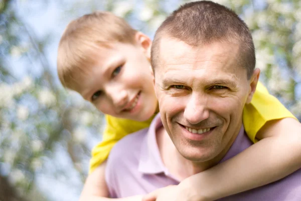 Oğluyla mutlu bir baba — Stok fotoğraf
