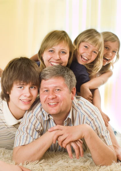 Happy family of five — Stock Photo, Image