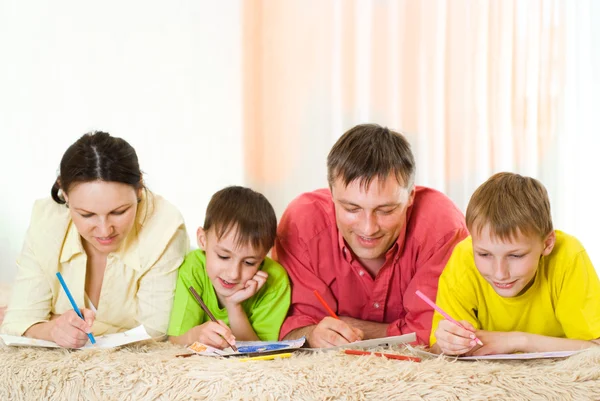 Rodziny na dywanie — Zdjęcie stockowe