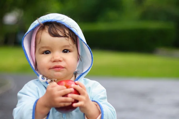 Kid with apple — Stock Photo, Image