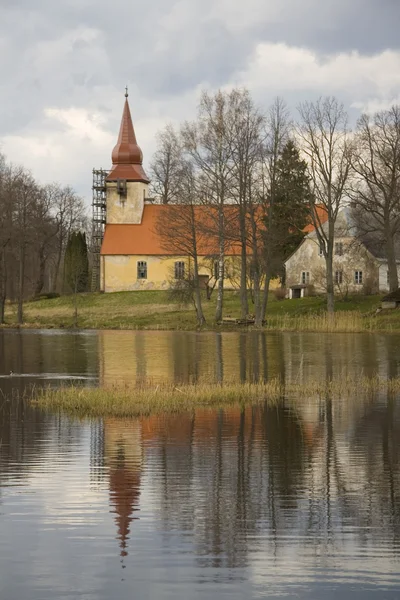 Igreja no lago — Fotografia de Stock
