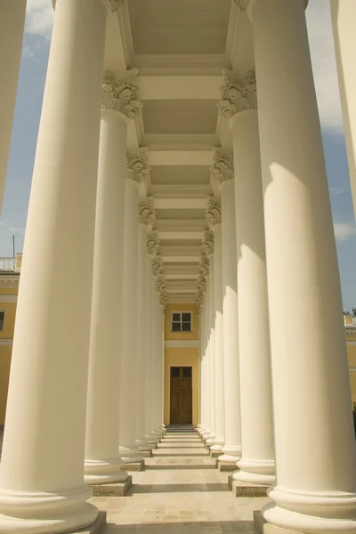 Klasik colonnade — Stok fotoğraf