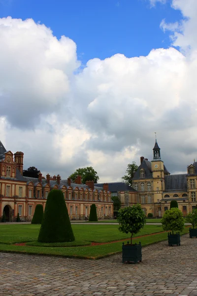 Fontainebleau palace — Stockfoto