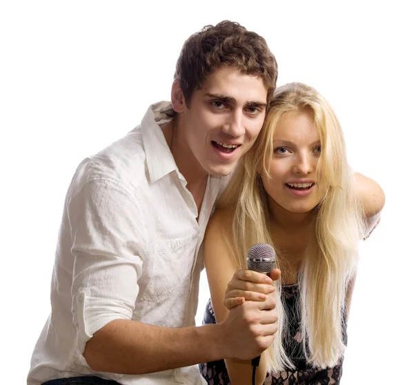 Młoda para z mikrofonem — Zdjęcie stockowe