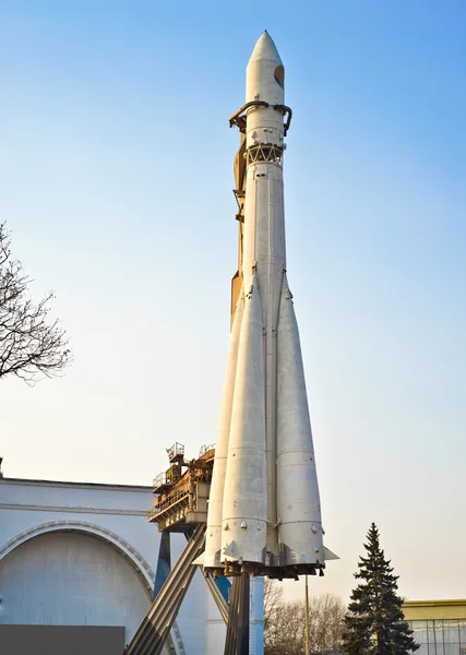 Alte sowjetische Rakete als Denkmal — Stockfoto