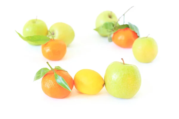 Frutas en blanco — Foto de Stock