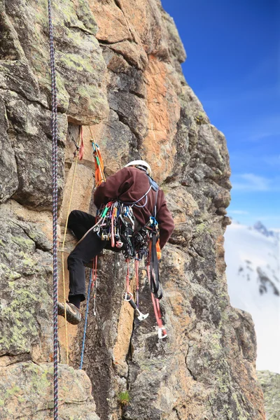 Bergsteiger auf einer Route — Stockfoto