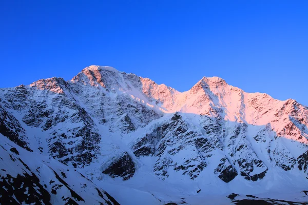 Soluppgång i de höga bergen — Stockfoto