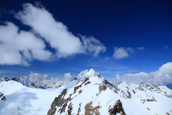 Blick vom Gipfel des Mount Cheget — Stockfoto