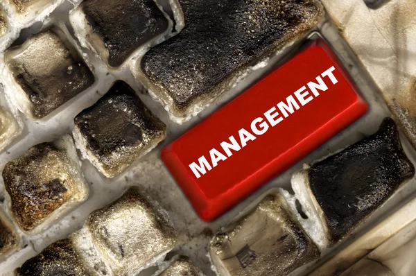 Burnted toetsenbord met rode knop — Stockfoto