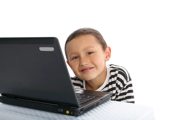 Chlapec s notebookem izolovaných na bílém — Stock fotografie