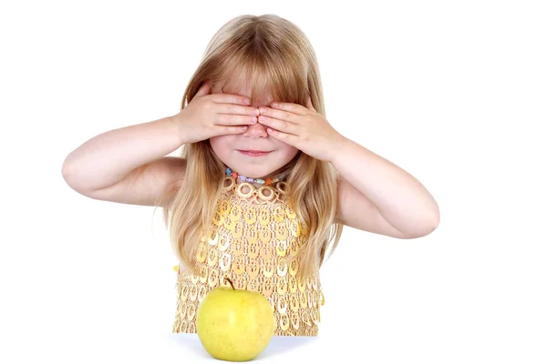 Girl with hiding eye and apple — Stock Photo, Image