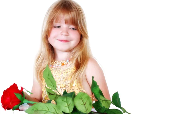 Liten flicka med blomma — Stockfoto
